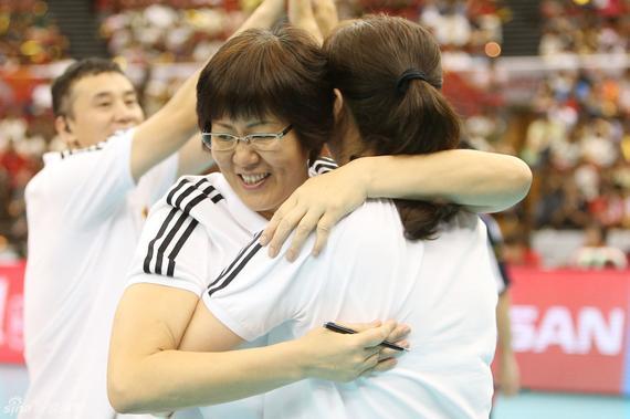 12年重回巅峰！女排夺冠背后，那个流泪的女超人